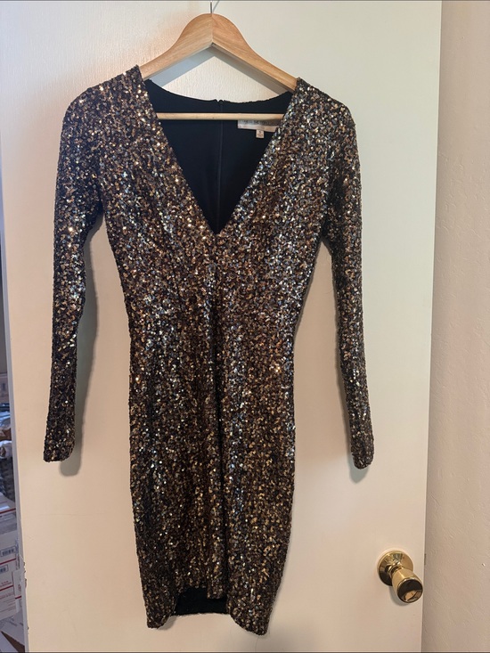 Dress the Population Dresses & Skirts - Dress the Population Bronze Sequin Long Sleeve V-Neck Dress